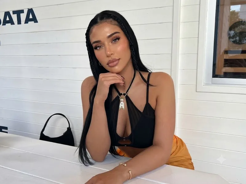 Ashlyn Castro được truyền thông nhắc đến là bạn gái Jude Bellingham, người mẫu Mỹ sở hữu phong cách thời trang hiện đại.