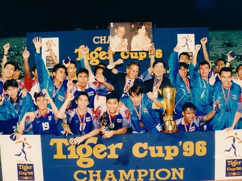 Thái Lan thắng Malaysia 1-0 ở chung kết để trở thành nhà vô địch đầu tiên của giải vô địch bóng đá Đông Nam Á